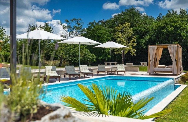 Increíble casa en Tinjan con sauna