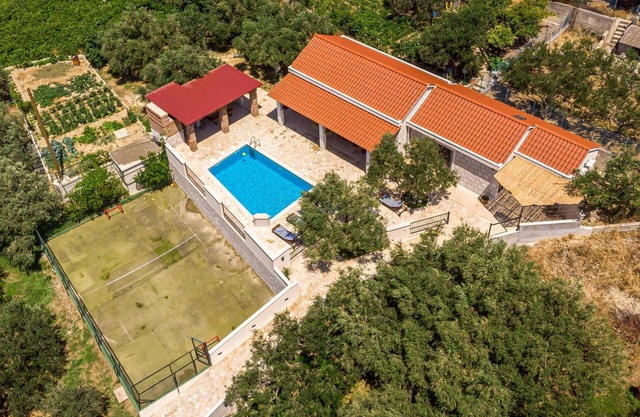 Increíble casa en Zrnovnica