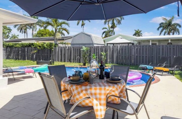 Amazing Home w/ Heated Pool 8 mins to the Beach!