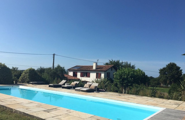 Casa con piscina, vista panorámica