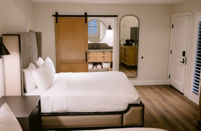 Amazing Midway Getaway! 3 Relaxing Haven w/ Resort Amenities, Ski Golf Nearby!