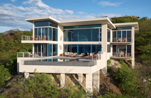 Amazing Ocean view! Luxury 4 bed 5 bath Villa with infinity pool.