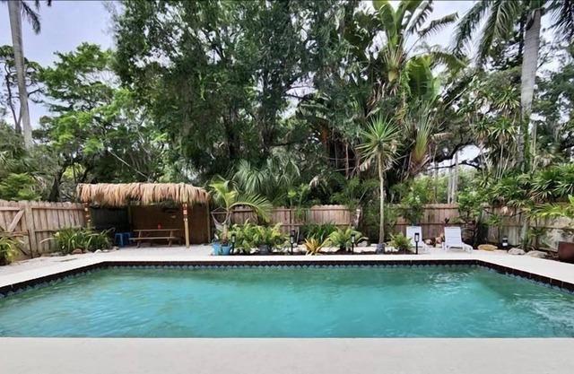 Amazing pool home steps away from the Manatee River!