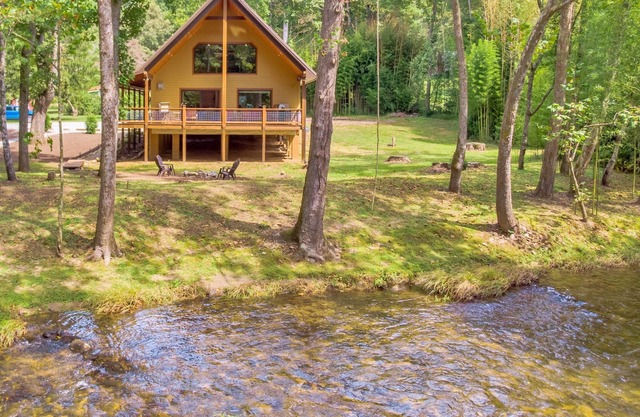 Hermosa casa nueva en el río Cullasaja