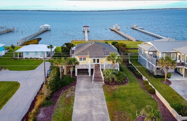 Increíble sonido frente cabaña con muelle privado y piscina en el suelo!