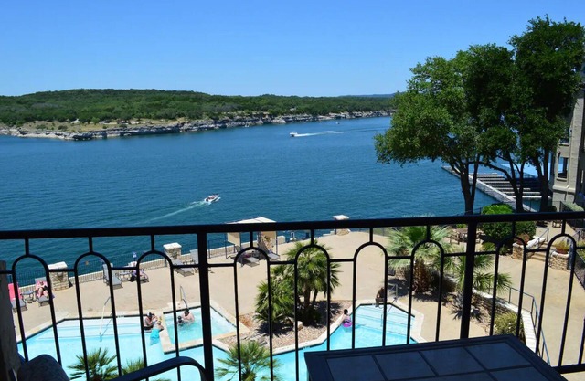 3ª increíble historia Vista Lake Travis Condo en Private Island
