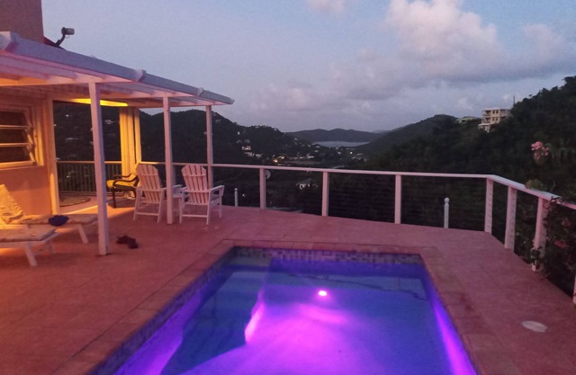 Increíble vista de los minutos de Coral Bay a Dinning & Markets Piscina privada Estacionamiento fácil