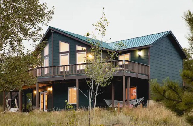 Amazing Views--Spacious 3BR, outdoor barrel sauna, dog friendly