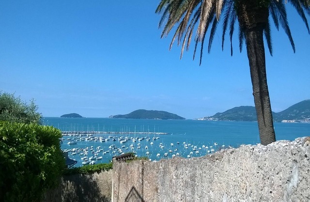 Impresionante villa con piscina con vistas al golfo
