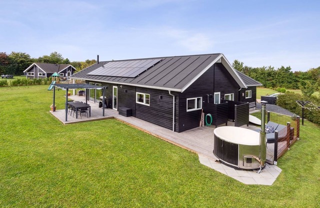 "Amdi" - 700m from the sea by Interhome
