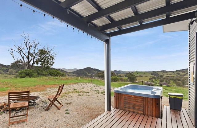 'Amethyst' Picturesque 1-Bed Cabin with Spa