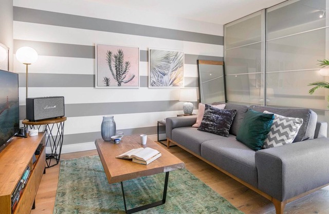 Ample Studio in South Park, near Caltrain by Blueground