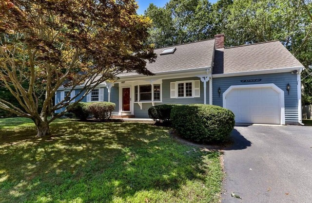 An Osterville Gem!!Very close to town and beach!