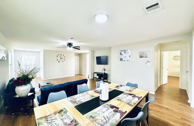 An place for family, 10 mins to Seaworld and 15 mins to Lackland