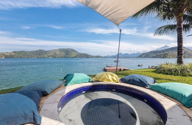Ang006 - Magnífica casa frente al mar en Angra