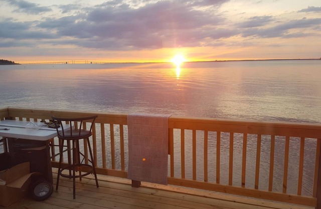 Annapolis Cozy Beachfront/Waterfront w/Chesapeake Bay Bridge view