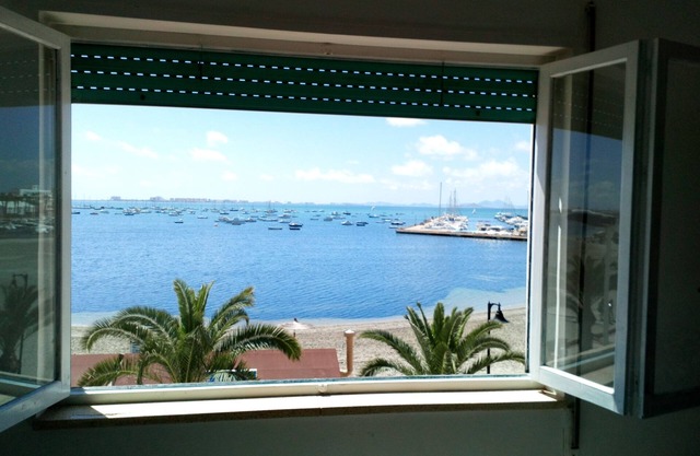 APARTAMENTO PRIMERA LINEA DE PLAYA, CON WIFI, PRECIOSAS VISTAS