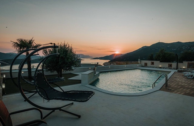 Apartment with Pool "Sunset Cove" / Apartment with pool