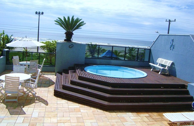 Apart 4 dormitorios, piscina privada, frente al mar (41) 999790850 zap