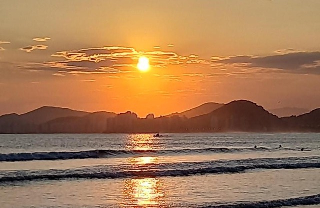 Apartamento amplo e confortável a 3 quarteirões da praia