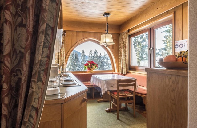 Apartamento "Kleine Gartenwohnung Haus Forelle" en la ladera con vistas a la montaña