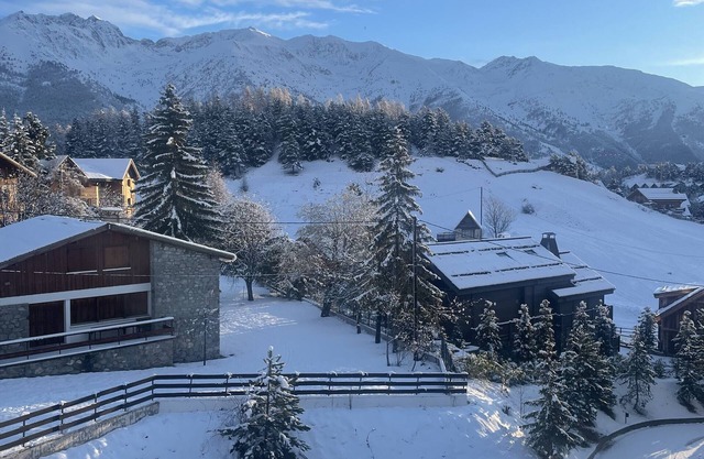 Apartamento 'Chaleureux La Montagne' con jardín privado y balcón