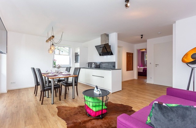 Apartamento Estudio Deluxe No. 1 para 1-4 personas con dormitorio, sala de estar y un bonito balcón