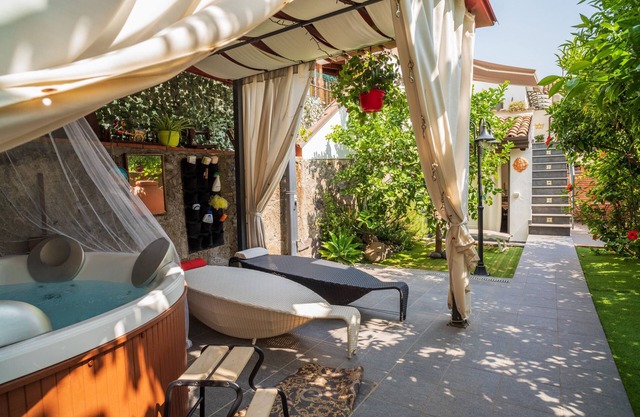 Apartamento 'A Ugghia- Dependance' con jardín compartido, bañera de hidromasaje y aire acondicionado
