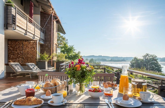 Apartamento 'Alpa-Art' con vistas al lago, terraza privada y Wi-Fi
