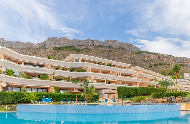 Apartamento 'Altea La Nova' con piscina compartida y Wi-Fi