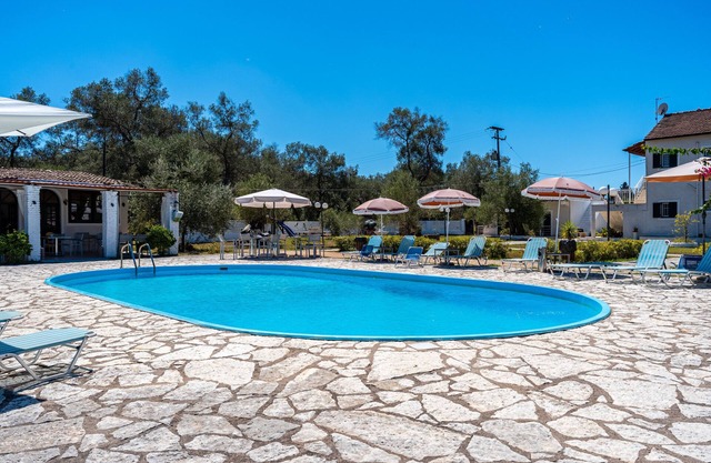 Apartamento 'Alykes Family Resort Triple Room 1' con Balcón, Wi-Fi y Aire Acondicionado