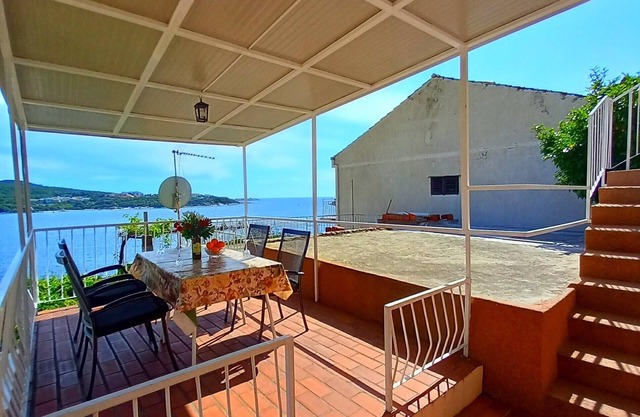 Apartment Angelina - Two Bedroom Apartment with Terrace and Sea View