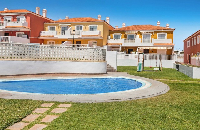 Apartamento Porís cerca de la playa con piscina compartida y Wi-Fi
