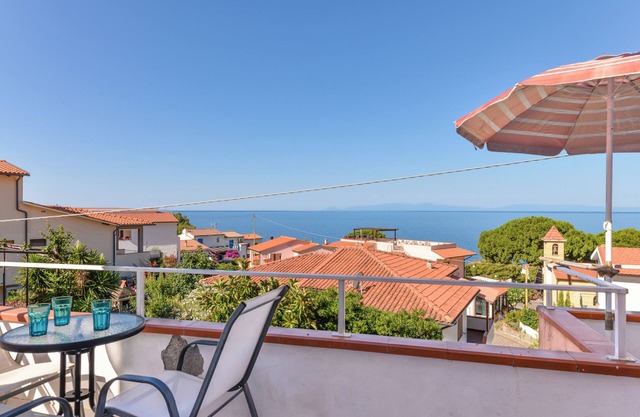 Apartamento 'Appartamento Con Vista Mare Chiessi' con vistas al mar, balcón y aire acondicionado