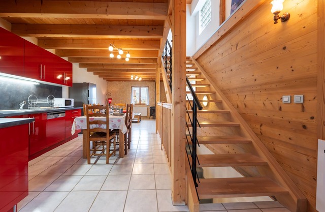 Apartamento 'Appartement Atypique Lac Annecy' con vistas al lago, balcón y Wi-Fi