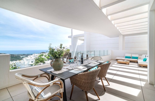 Apartamento 'Avec Vues Sur Marbella' con vistas al mar, Wi-Fi y aire acondicionado