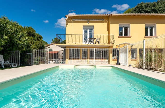 Apartment 'Bas Maison Nîmes' with Shared Pool, Wi-Fi and Air Conditioning