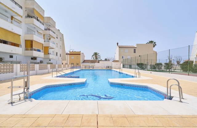 Apartamento 'Beachside Bliss' con piscina compartida, Wi-Fi y aire acondicionado