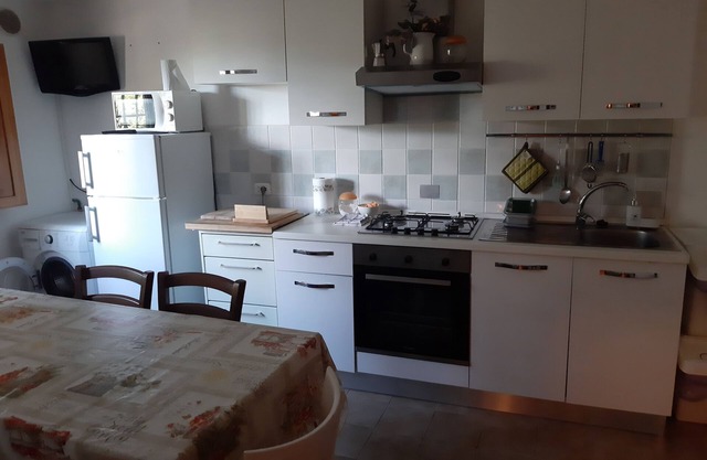 Apartamento entre mar y colinas con vistas a la costa.
