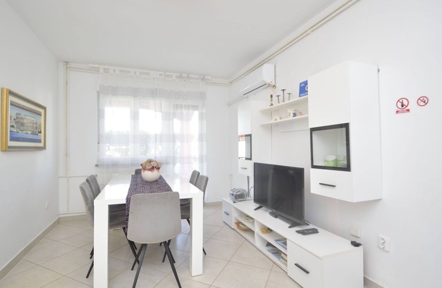Apartamento Bozac by Interhome