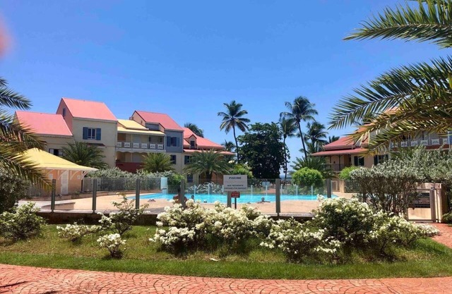 Apartamento junto al mar en residencia con piscina