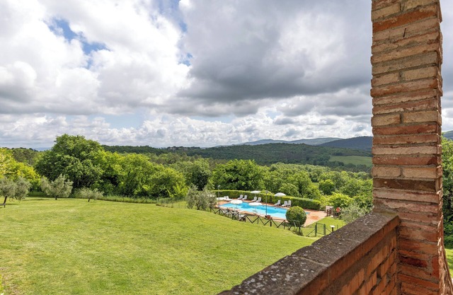 Apartamento 'Casa In Toscana Panoramica-Piscina' con piscina compartida y jardín compartido