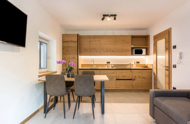 Apartamento 'Campanile Basso' con vistas a la montaña, balcón y Wi-Fi