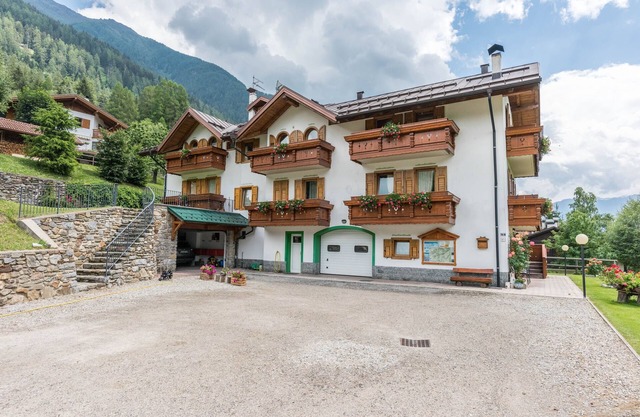 Apartamento "Casa Bamby - Cevedale" con balcón, jardín y vistas a la montaña