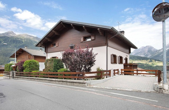 Apartamento 'Casa Grafa Bormio' con vistas a la montaña, jardín compartido y Wi-Fi