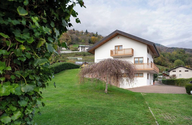 Apartamento 'Casa Hueller' con vistas a la montaña, terraza privada y Wi-Fi