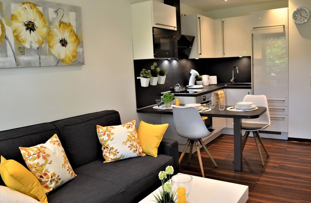 Apartamento 'Charmante Zimmer Wohnung Stilvoll' con jardín compartido, balcón y Wi-Fi