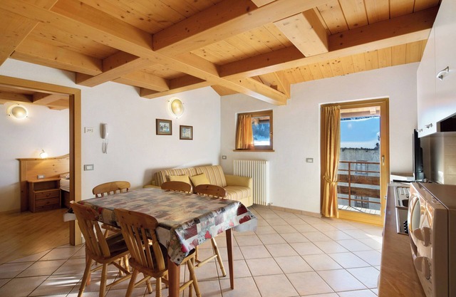 Apartamento "Cima Fopel" con vistas a la montaña, Wi-Fi, balcón, terraza y jardín