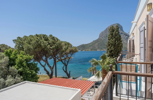 Apartamento 'Clio Side Sea View' con jardín compartido, Wi-Fi y aire acondicionado.