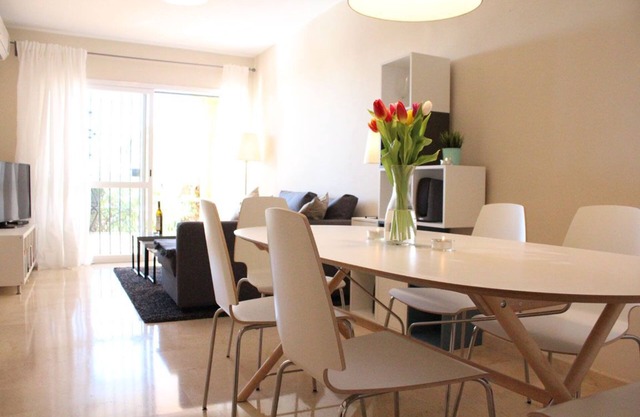 Apartamento Costabella / Marbella, vista al mar, piscina, cerca de la playa / WiFi